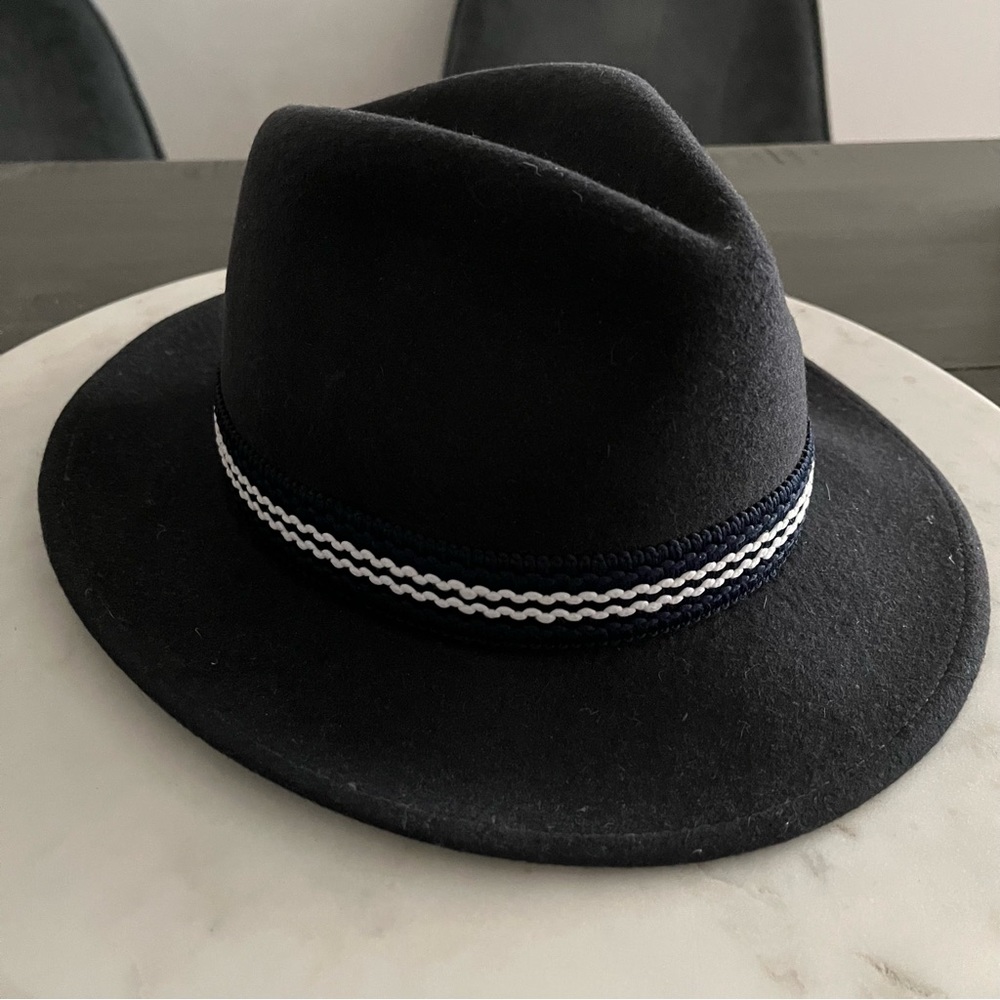 Fedora Hat 🎩 - Picture 4 of 6